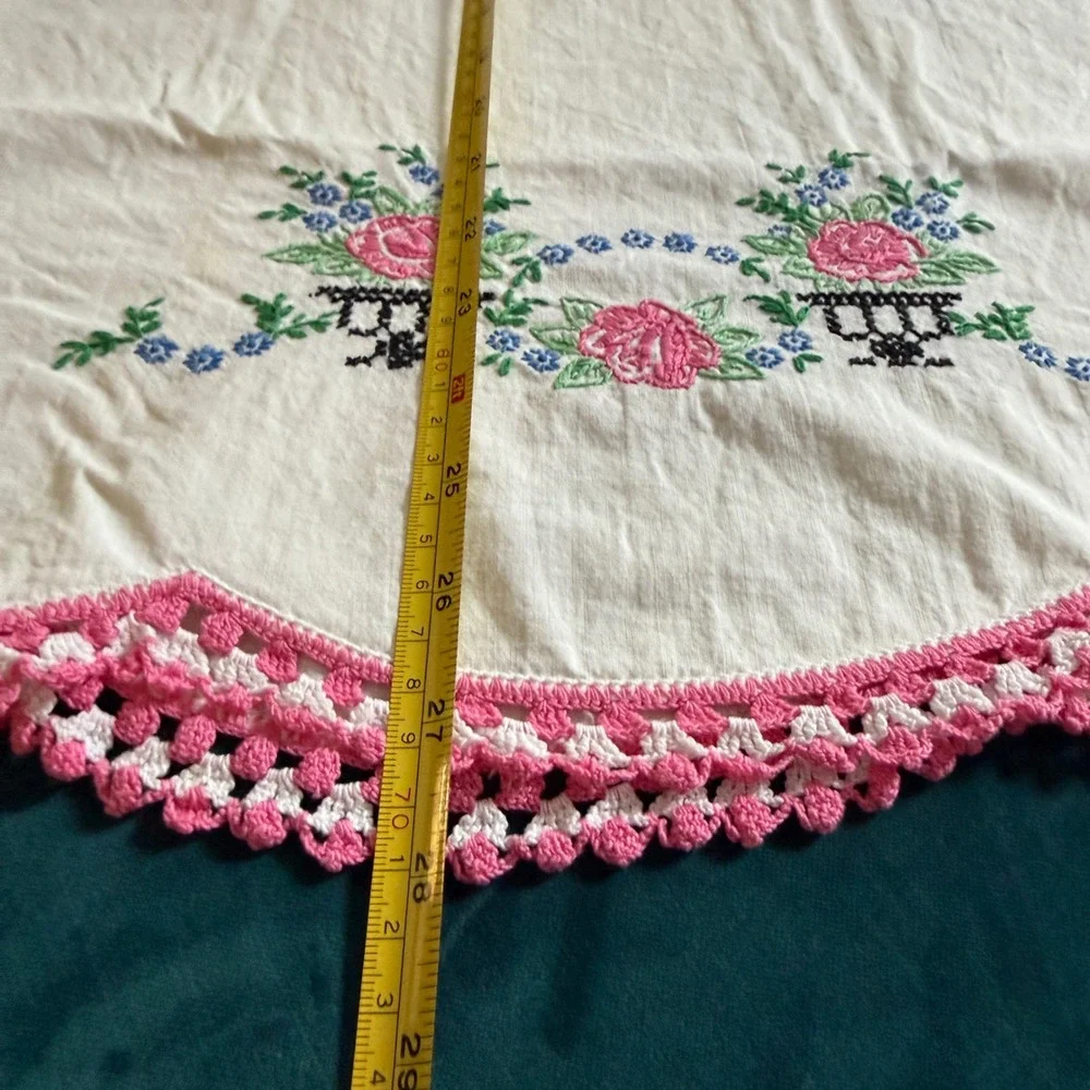 Vintage White Cotton Pillowcases‎ 2 Embroidered Floral Pink Scalloped Crochet